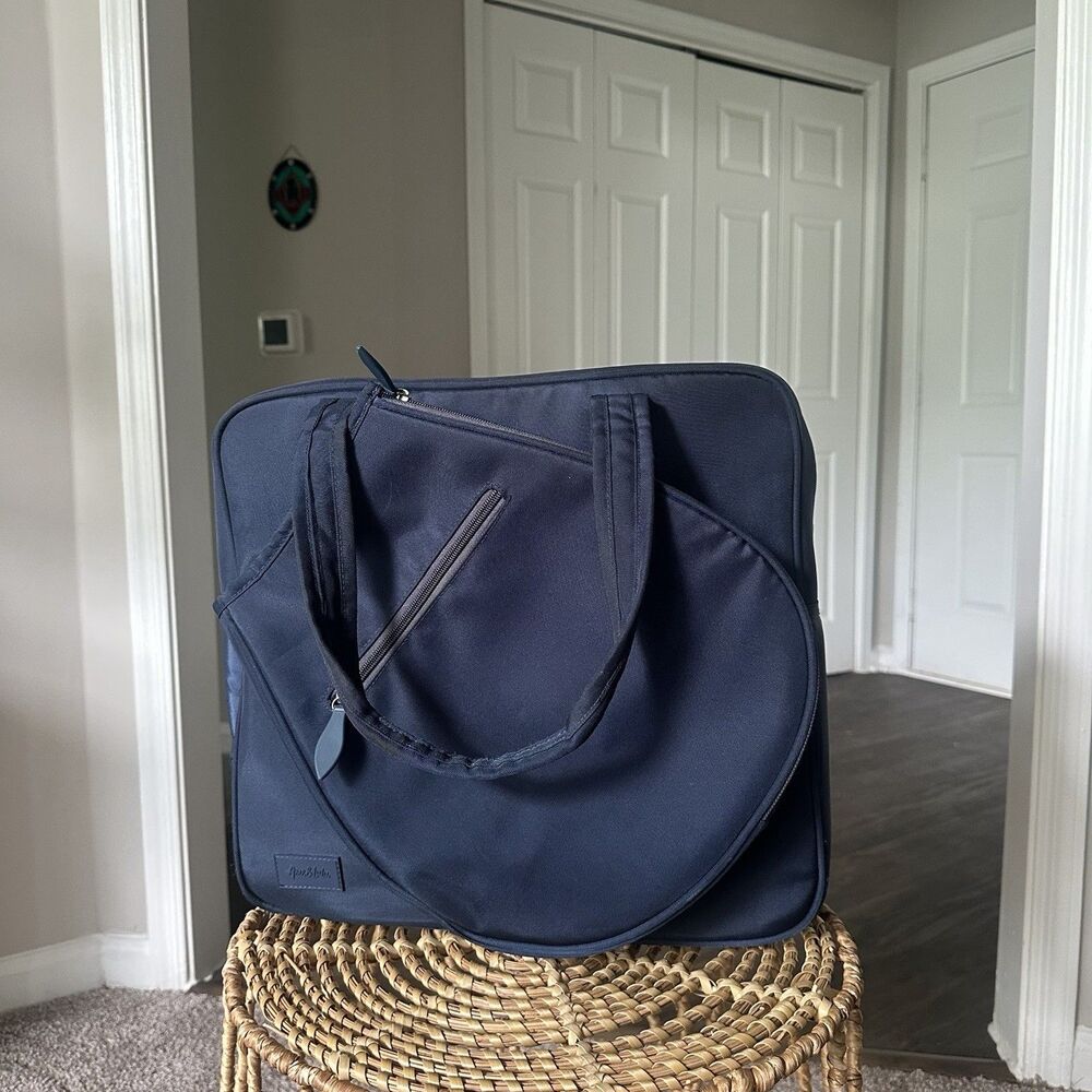 $124 Ame & Lulu navy blue tennis bag